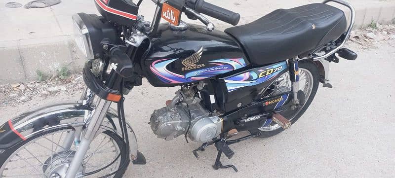 Honda CD 70 2024 6 month brand new showroom condition only 6000 km use 1