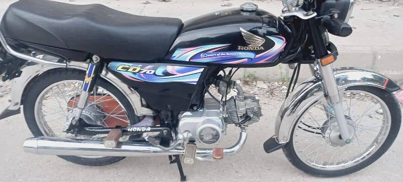 Honda CD 70 2024 6 month brand new showroom condition only 6000 km use 2