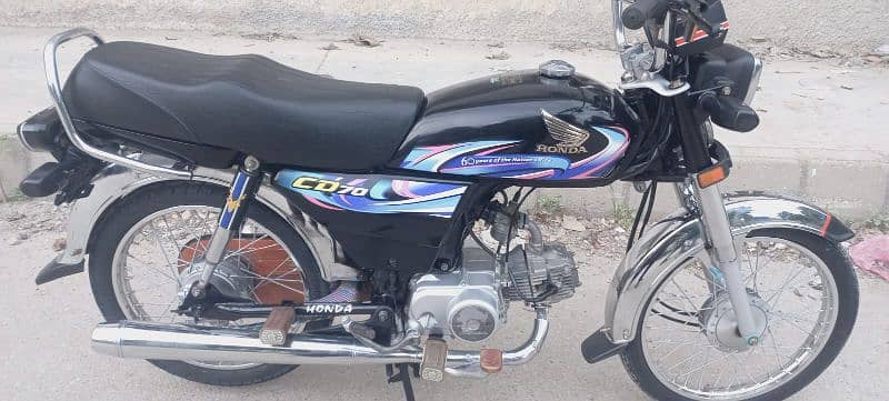 Honda CD 70 2024 6 month brand new showroom condition only 6000 km use 6