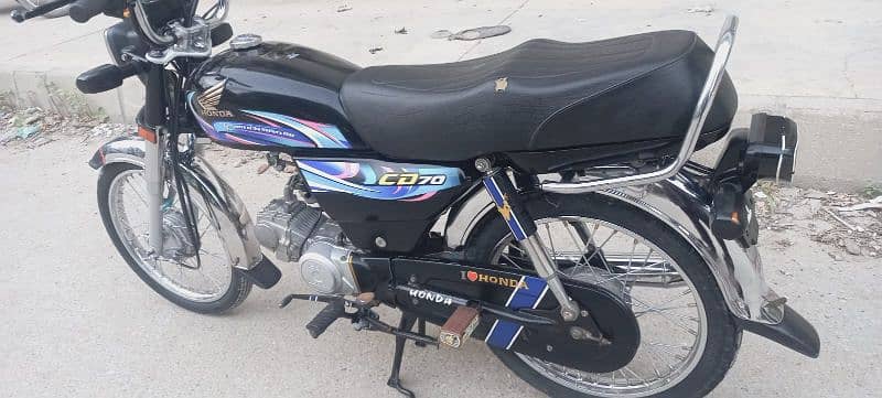 Honda CD 70 2024 6 month brand new showroom condition only 6000 km use 8