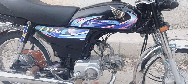 Honda CD 70 2024 6 month brand new showroom condition only 6000 km use 9