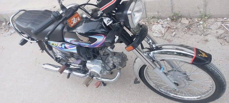 Honda CD 70 2024 6 month brand new showroom condition only 6000 km use 10