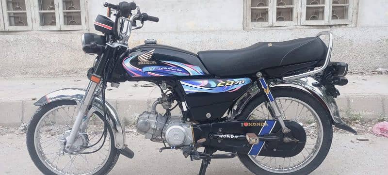 Honda CD 70 2024 6 month brand new showroom condition only 6000 km use 11