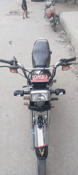 Honda CD 70 2024 6 month brand new showroom condition only 6000 km use 12