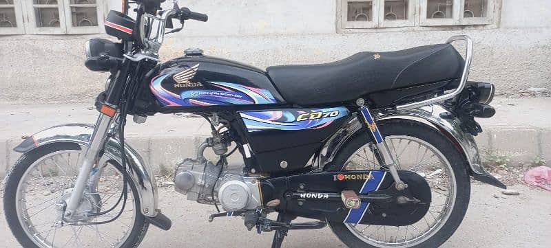 Honda CD 70 2024 6 month brand new showroom condition only 6000 km use 15