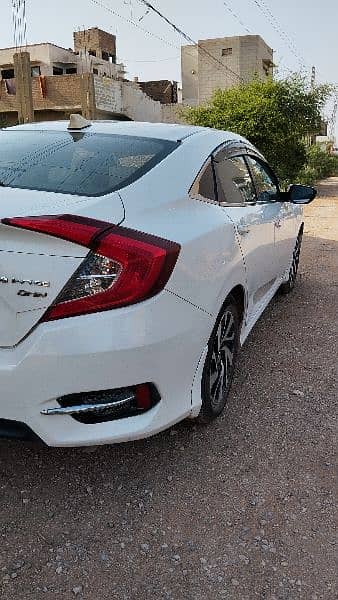 Honda Civic Oriel 2018 4