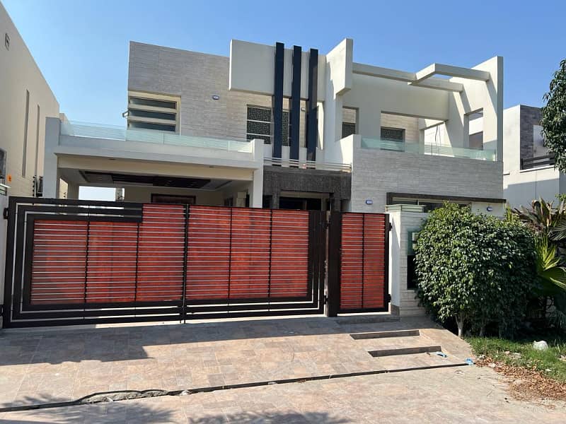 7 Marla Beautiful House available for Rent phase 6 J block 4