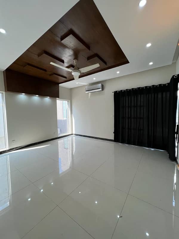 7 Marla Beautiful House available for Rent phase 6 J block 8