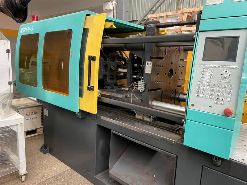 Used servo injection molding machines in Pakistan 8