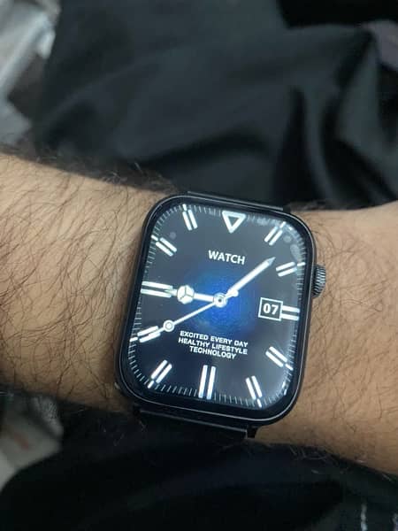 watch 7 pro Always on display bazel-less 4