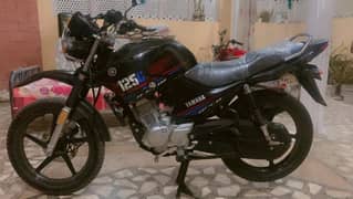 selling Yammaha YBR 125G 2022 colour black for sale all Gen Accessorie