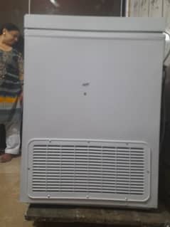 white deep freezer