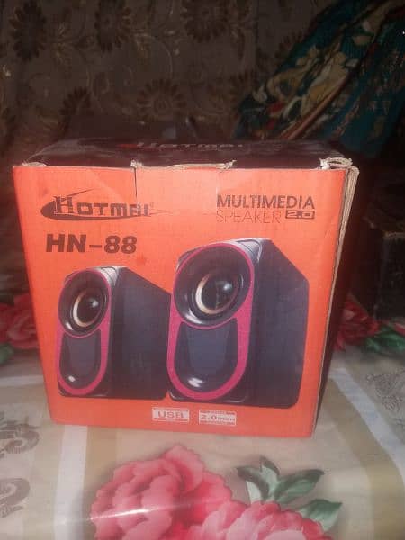 keyboard and mouse and speaker multimedia 3