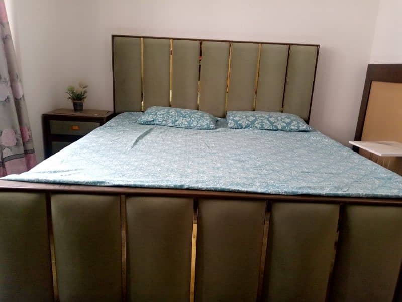 Bed set slightly used 1