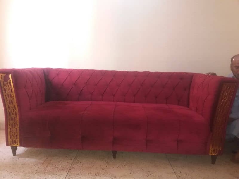 5 seater sofa with a table 2