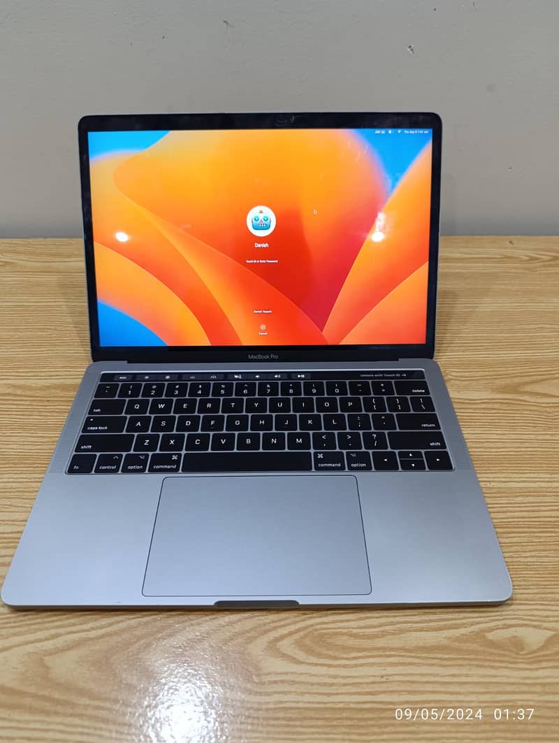 MacBook Pro 2017, 08/256 13.3 inch with TouchBar 1