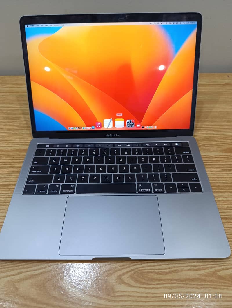 MacBook Pro 2017, 08/256 13.3 inch with TouchBar 2