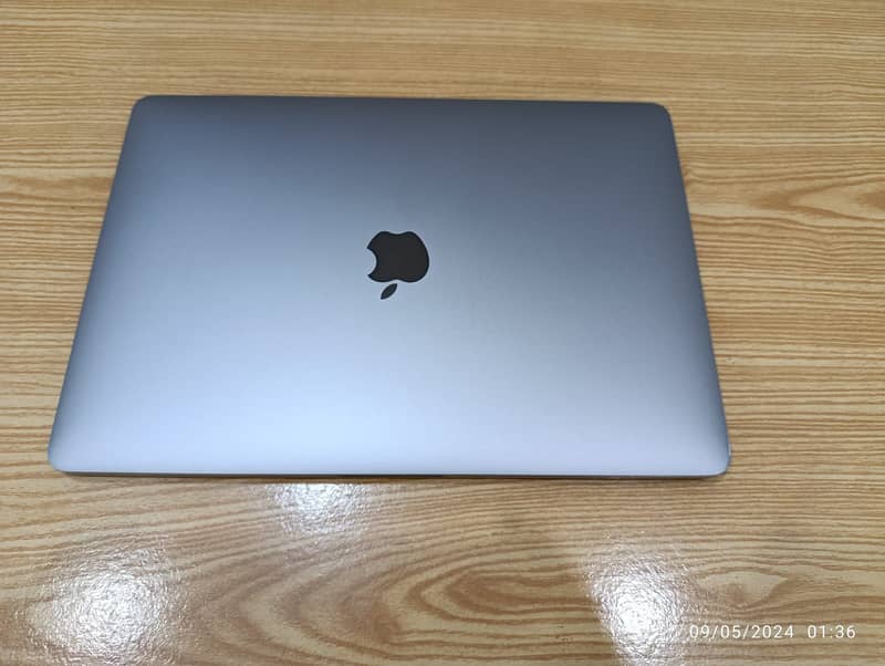 MacBook Pro 2017, 08/256 13.3 inch with TouchBar 3