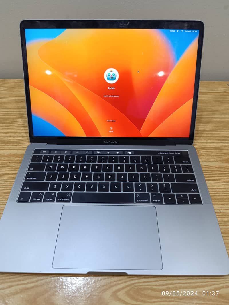 MacBook Pro 2017, 08/256 13.3 inch with TouchBar 8