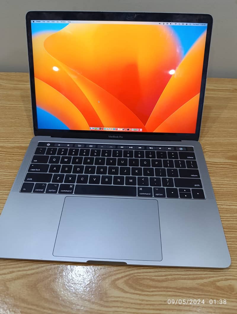 MacBook Pro 2017, 08/256 13.3 inch with TouchBar 9