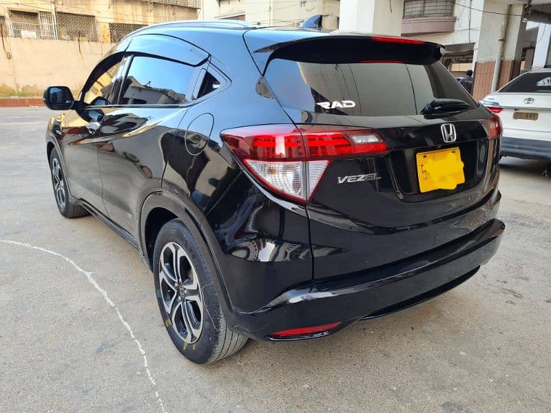 Honda Vezel 2016 for Sale in Excellent Condition 2