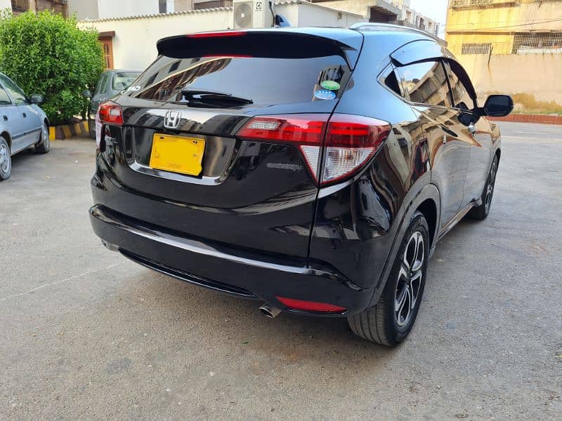 Honda Vezel 2016 for Sale in Excellent Condition 3