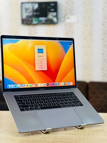 Apple MacBook Pro 1