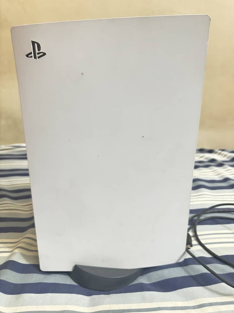 Selling ps5 disk edition slightly used 2