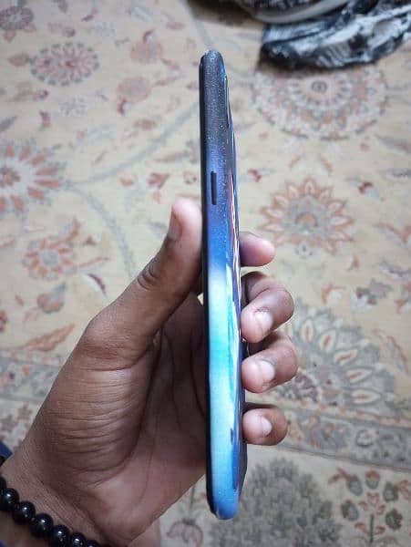 Samsung a10s model 2/32 memory finger bhi okay han 1