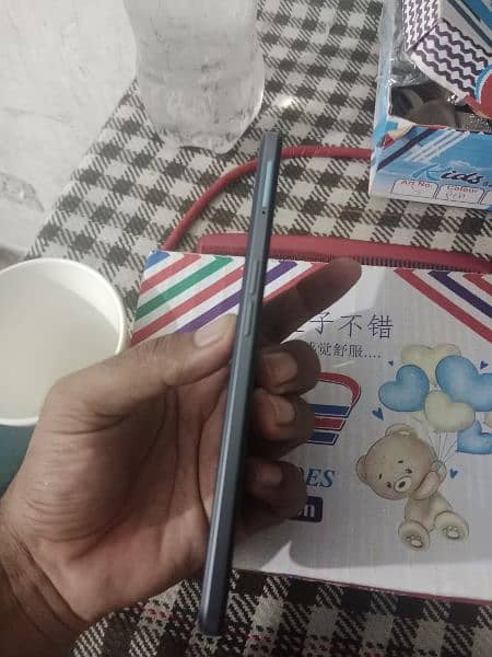 (Oppo F 17 )  (8/128 ) condition 10/ 8 charger dabba 2