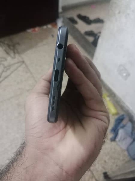 (Oppo F 17 )  (8/128 ) condition 10/ 8 charger dabba 4