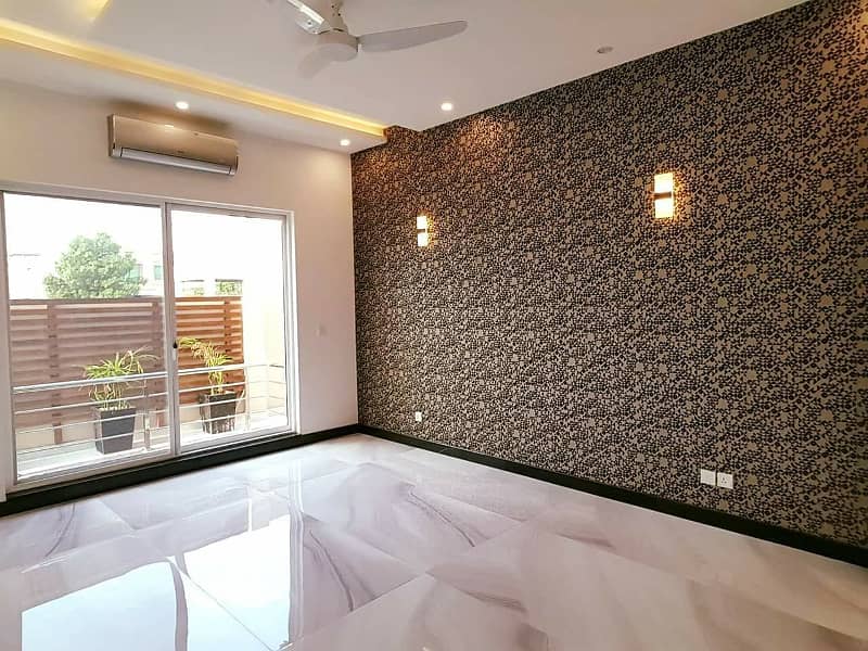 1 Kanal Slightly Used Unique Modren Design House For Sale At Prime Location Near To park in DHA phase 5 Lahore 6