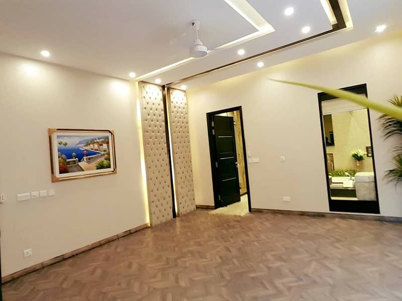 1 Kanal Slightly Used Unique Modren Design House For Sale At Prime Location Near To park in DHA phase 5 Lahore 8