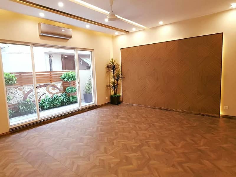 1 Kanal Slightly Used Unique Modren Design House For Sale At Prime Location Near To park in DHA phase 5 Lahore 12