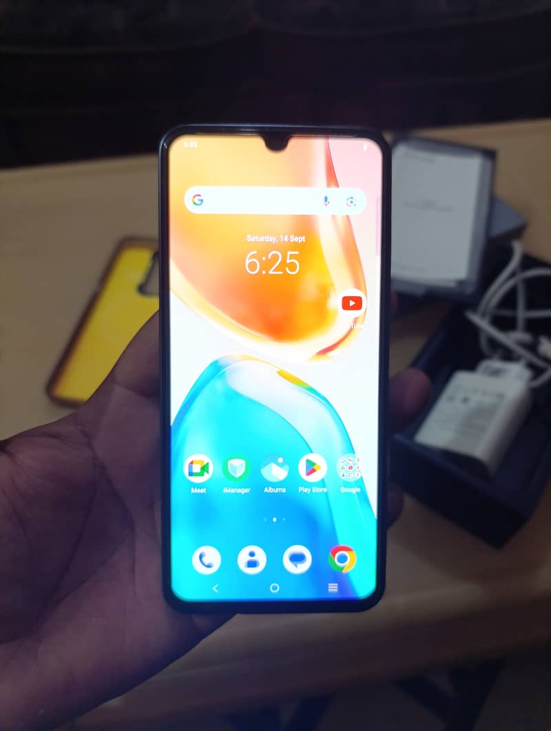 vivo V25e 8+8 RAM 128 GB 3