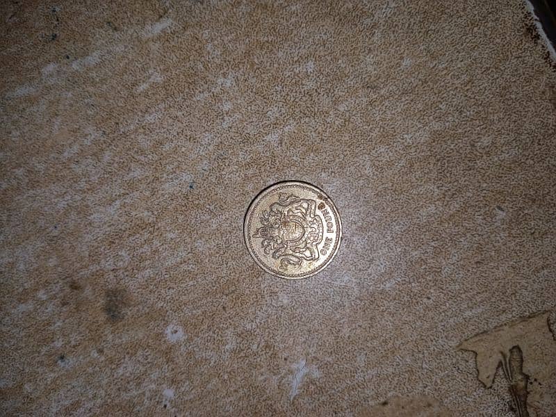 old antique Queen Elizabeth 2 1983 coin 1