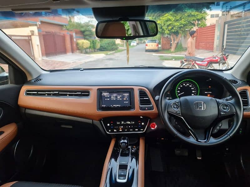 Honda Vezel 2019 z sensing 4.5 grade 12