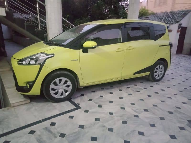 Toyota Sienta 2015 3