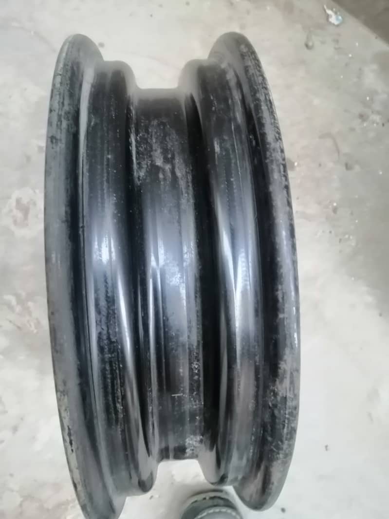 Reconditioned Japani stephny with tubeless tyre 0/3/3/3/2/0/7/0/5/0/1. 1