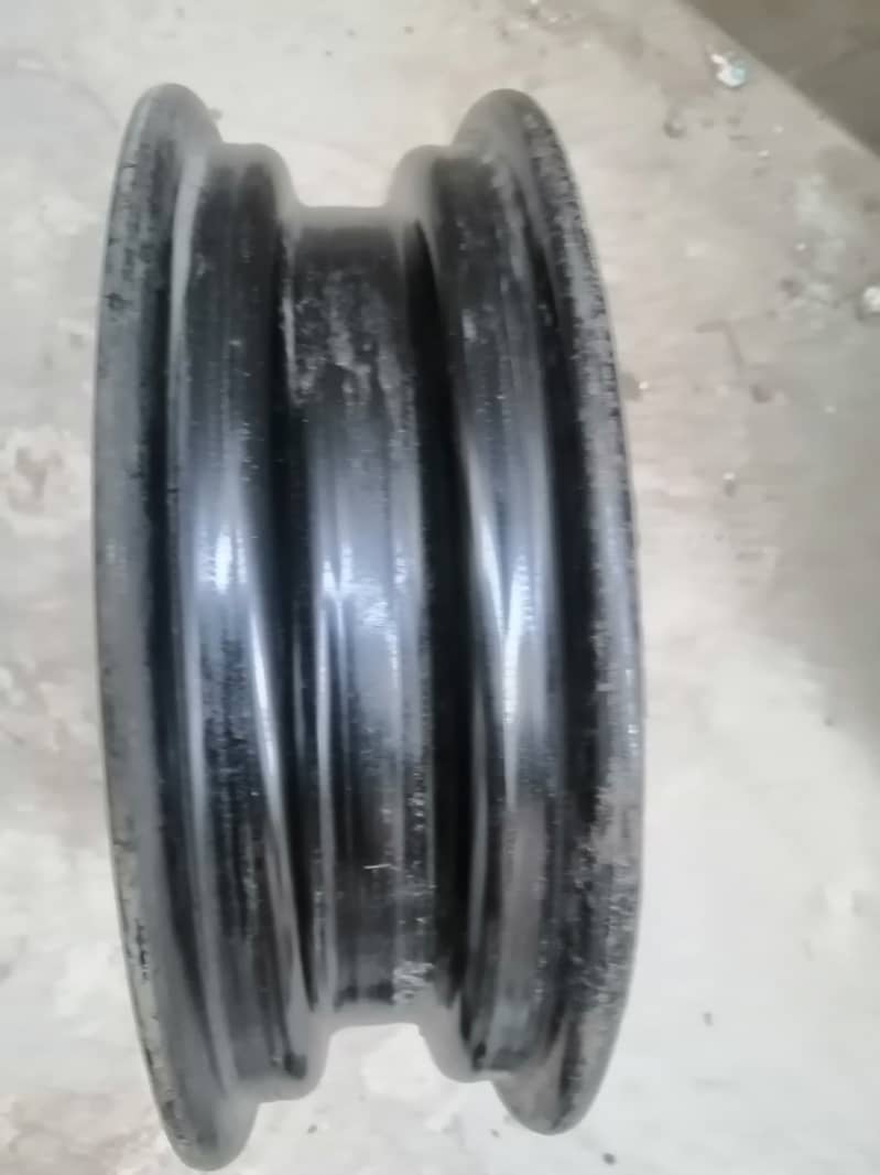 Reconditioned Japani stephny with tubeless tyre 0/3/3/3/2/0/7/0/5/0/1. 2