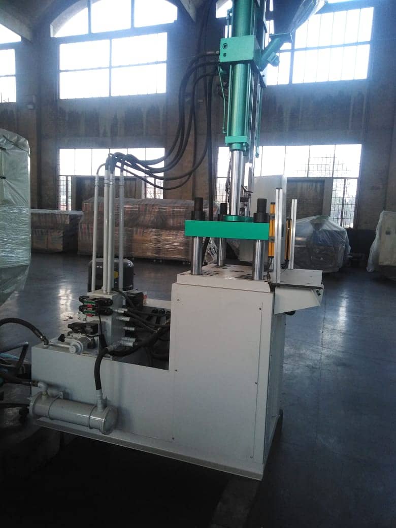 Brand new injection molding machine for sale / INJECTION MOLDING 17