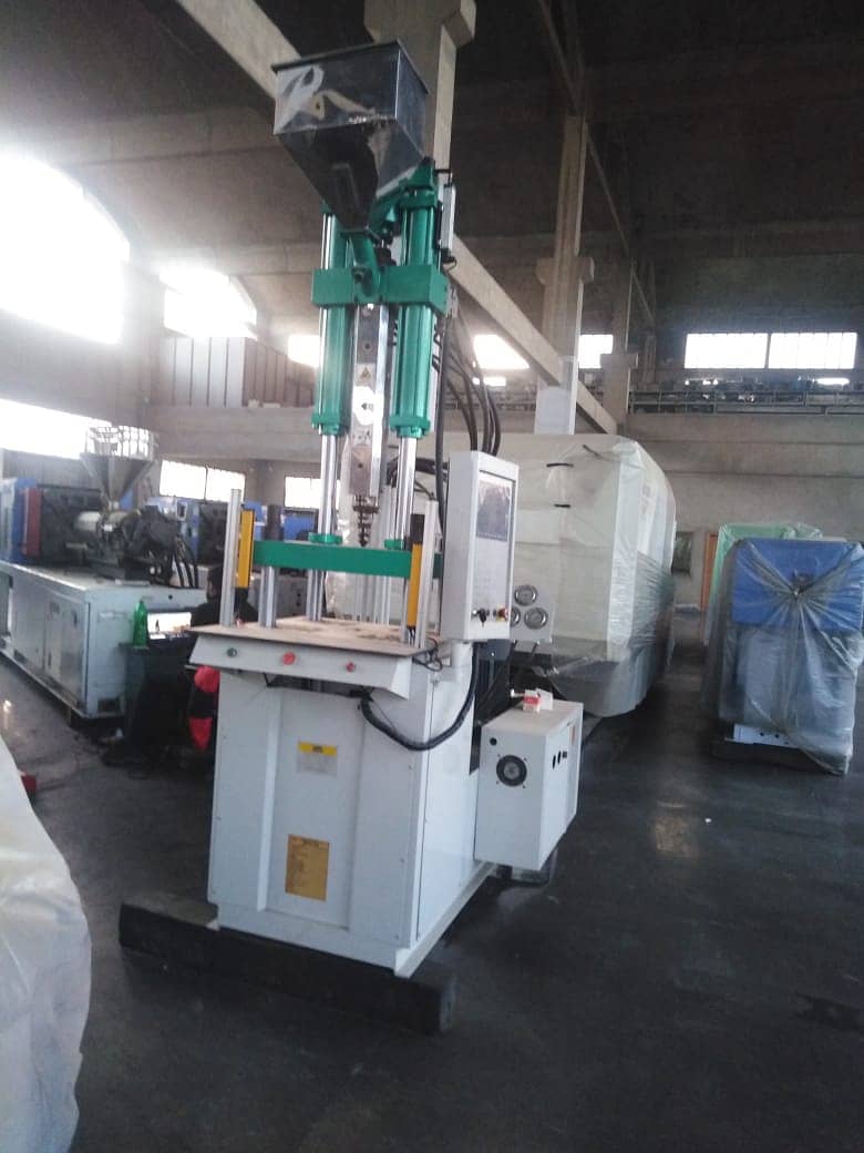 Brand new injection molding machine for sale / INJECTION MOLDING 19