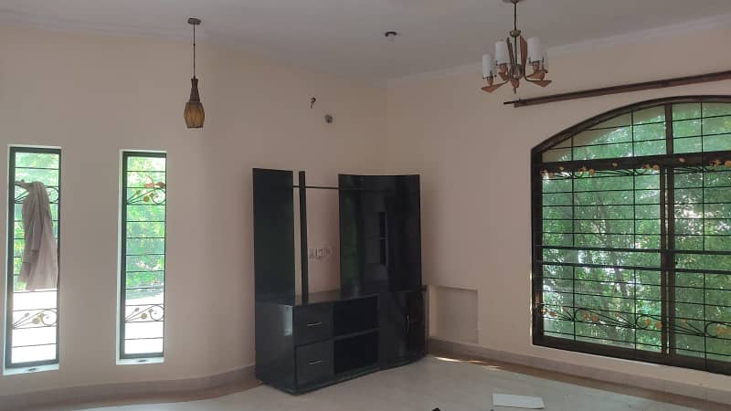 1 KANAL UPPER PORTION WITH SEPARATE GATE AVAILABLE FOR RENT IN SUI GAS SOCIETY 11