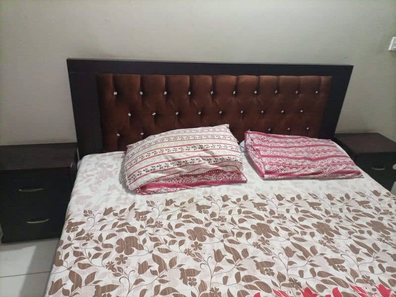 Bed Set with 2 side Table and  Dresser Without Mattress 3