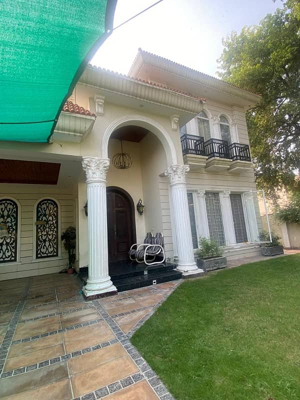 A beautiful and luxuries house for sale in DHA phase 4, AA block 19