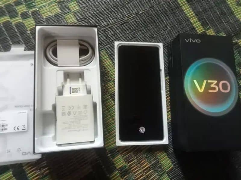 vivo v 30 5g 12/256  with complete box 03197176416 3