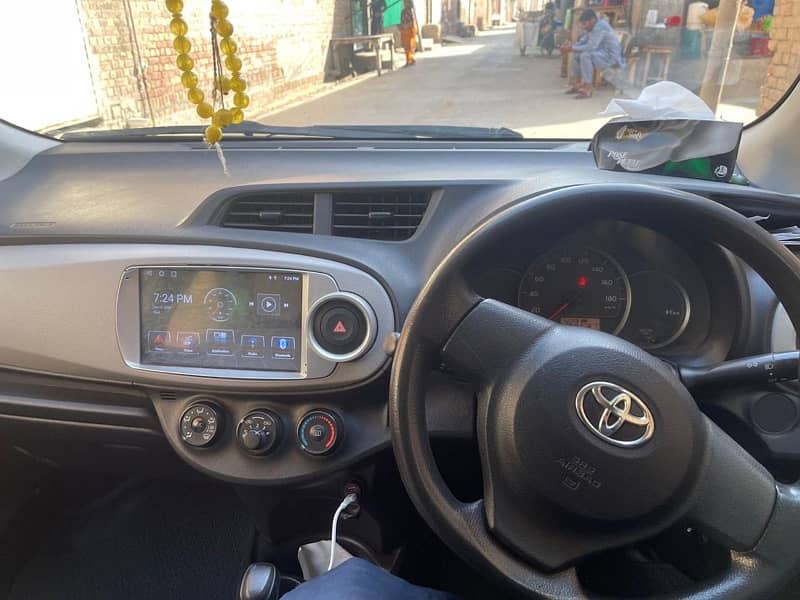 Toyota Vitz 2013 10