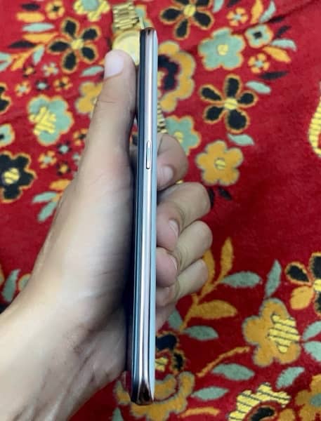 oppo f11 8/256 WHITE GOLD 3