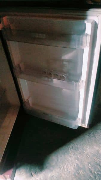 National fridge 0