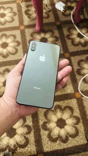 iphone XS Max Pta Approved - 512gb black 4